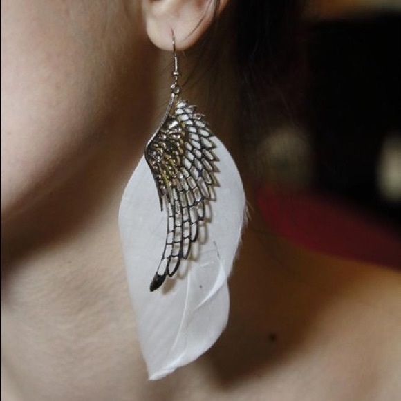 *FREE W/ $20 Purchase* Angel Wing Feather Earrings - Picture 4 of 4